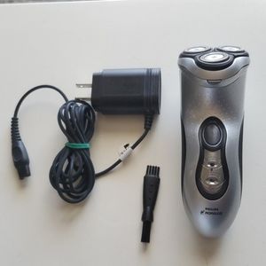 Philips Norelco Rechargeable Men's Shaver 7810XL Speed XL Built-in Trimmer